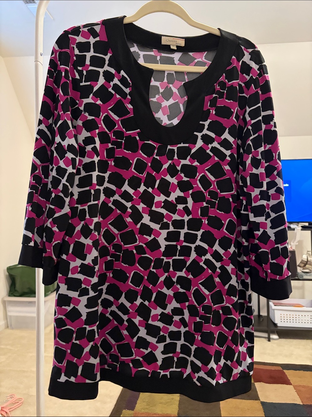 Choices Black, Pink and White Geometric Print Keyhole Neck Blouse